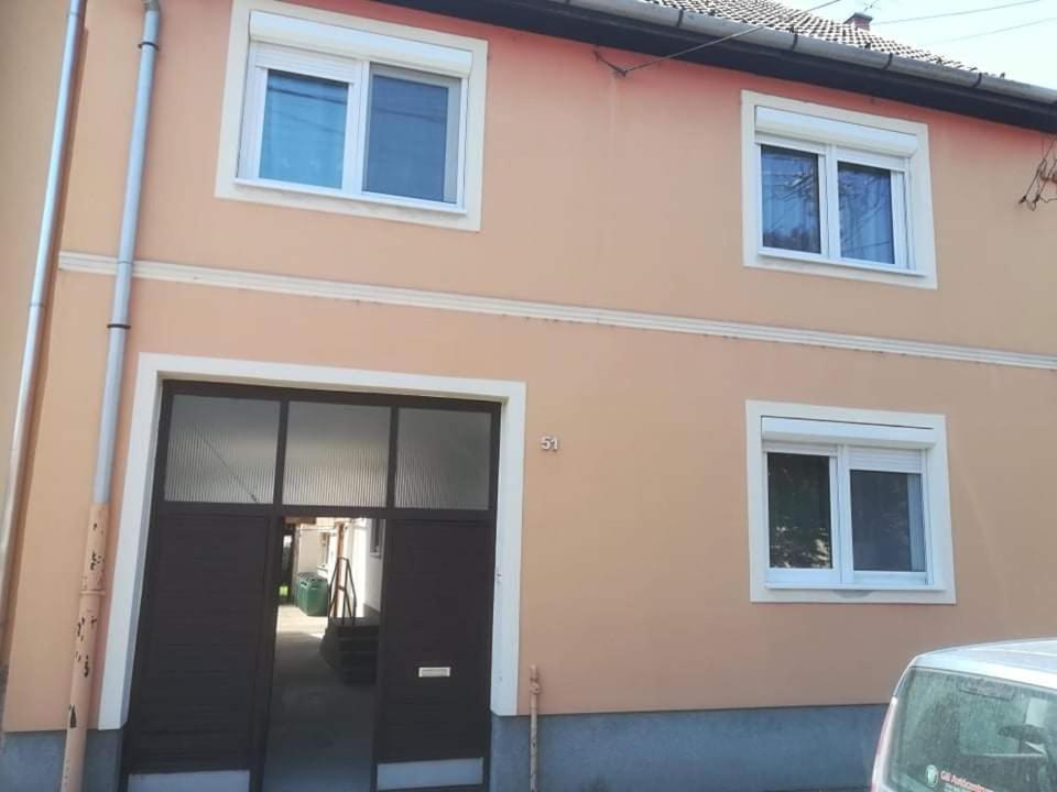 Вилла Family House Эгер Экстерьер фото
